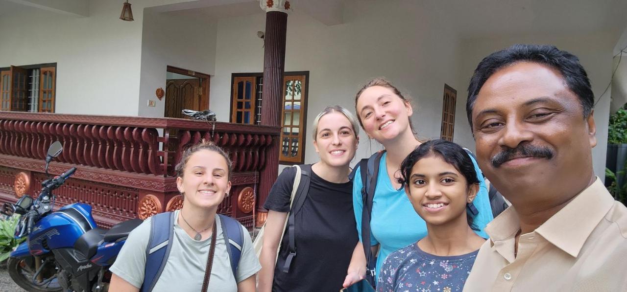 Pkn Homestay Kumily Thekkady Exterior photo